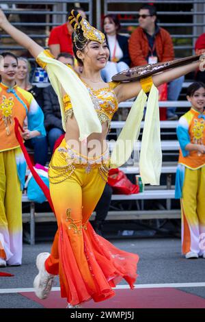 Les animateurs raviront les foules au festival et parade du nouvel an chinois Year of the Dragon 2024, à San Francisco, en Californie. Banque D'Images