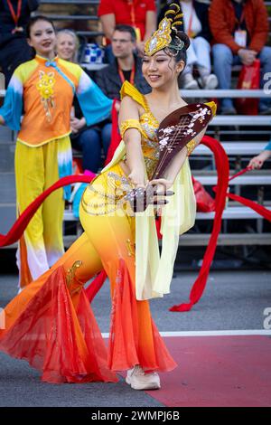 Les animateurs raviront les foules au festival et parade du nouvel an chinois Year of the Dragon 2024, à San Francisco, en Californie. Banque D'Images