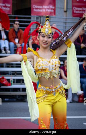 Les animateurs raviront les foules au festival et parade du nouvel an chinois Year of the Dragon 2024, à San Francisco, en Californie. Banque D'Images