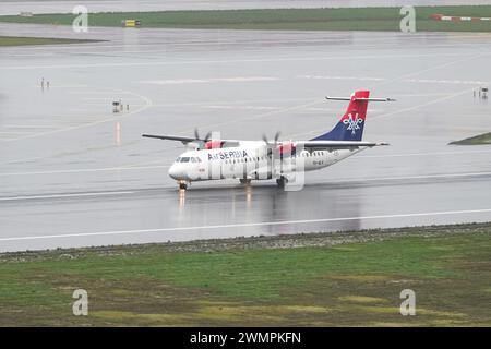 ISTANBUL, TURKIYE - 15 OCTOBRE 2022 : Air Serbia ATR 72-600 (1466) atterrissant à l'aéroport international d'Istanbul Banque D'Images