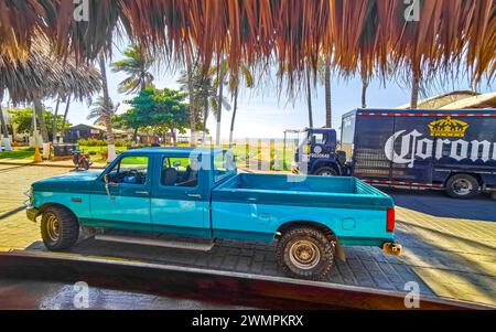 Puerto Escondido Oaxaca Mexique 18. Janvier 2023 divers camionnettes mexicaines voitures 4x4 véhicules hors route à Puerto Escondido Zicatel Banque D'Images