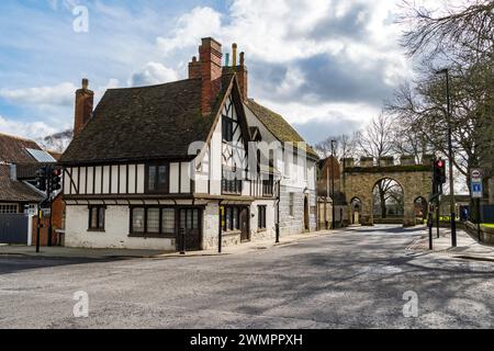 Tudor style bâtiment coin de Eastgate et Priory Gate, Lincoln City, Lincolnshire, Angleterre, Royaume-Uni Banque D'Images