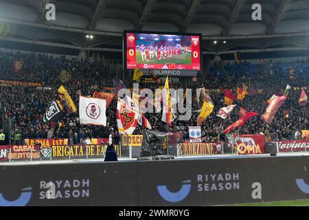 Roma, Italie. 26 février 2024. Les supporters de Roma pendant le match de Serie A Football, Roma vs Torino, 26 février 2024 (photo par AllShotLive/Sipa USA) crédit : Sipa USA/Alamy Live News Banque D'Images