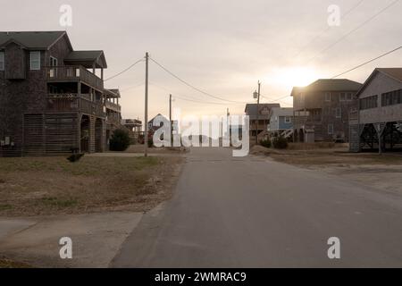 Les maisons s'effondrent dans la mer à Outer Banks en raison de certains des taux les plus rapides d'érosion côtière et d'élévation du niveau de la mer sur la côte est, aux États-Unis. Banque D'Images