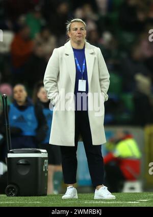 L'entraîneur d'Irlande du Nord Tanya Oxtoby lors du match de promotion/relégation de la Ligue des Nations féminines de l'UEFA à Windsor Park, Belfast. Date de la photo : mardi 27 février 2024. Banque D'Images