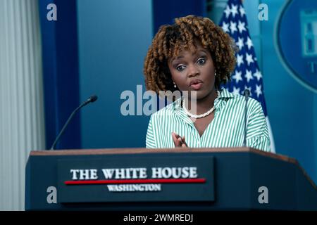 Washington, États-Unis. 27 février 2024. Karine Jean-Pierre, attachée de presse, prend la parole lors du point de presse quotidien à la Maison Blanche à Washington, DC, le mardi 27 février 2024. Photo de Bonnie Cash/UPI crédit : UPI/Alamy Live News Banque D'Images