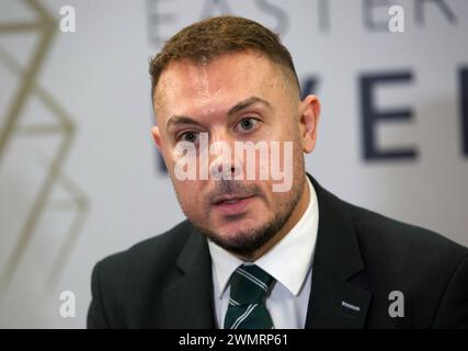 Edimbourg, Royaume-Uni, 27 février 2024 : Ben Kensell, directeur général de Hibernian FC, affronte la presse après l'AGA au stade Easter Road. Image : DB Media services / Alamy Live Banque D'Images