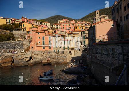 TELLARO, 10 NOVEMBRE 2022 : petit et ancien village de Tellaro, une station touristique dans le golfe de la Spezia dans la région Ligurie, Italie. Banque D'Images