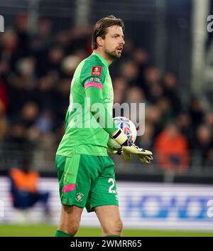Le gardien de but de Luton Town Tim Krul lors du match de cinquième tour de la Coupe de FA de l'Emirates à Kenilworth Road, Luton. Date de la photo : mardi 27 février 2024. Banque D'Images