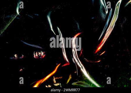 Image abstraite colorée de papier à bulles avec la bulle et les marques de rayures sous la lumière colorée Banque D'Images