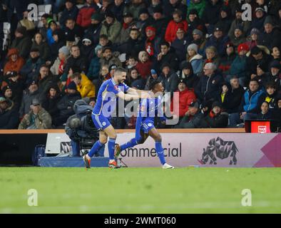 Vitality Stadium, Boscombe, Dorset, Royaume-Uni. 27 février 2024. FA Cup Fifth Round Football, AFC Bournemouth contre Leicester City ; Fatawu de Leicester City célèbre avoir marqué son but pour 0-1 à la 15e minute de temps supplémentaire avec son équipe crédit : action plus Sports/Alamy Live News Banque D'Images