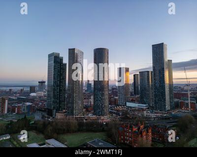 Antenne de Deansgate Square Manchester UK dans la zone bleue juste avant le lever du soleil.Deansgate Square South Tower, Banque D'Images