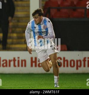 Walsall, Royaume-Uni. 27 février 2024. Connor O'Brien d'Accrington lors du match EFL Sky Bet League 2 entre Walsall et Accrington Stanley au Banks's Stadium, Walsall, Angleterre, le 27 février 2024. Photo de Stuart Leggett. Utilisation éditoriale uniquement, licence requise pour une utilisation commerciale. Aucune utilisation dans les Paris, les jeux ou les publications d'un club/ligue/joueur. Crédit : UK Sports pics Ltd/Alamy Live News Banque D'Images