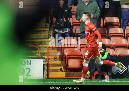 Walsall, Royaume-Uni. 27 février 2024. Walsall's Tom Knowles lors du match EFL Sky Bet League 2 entre Walsall et Accrington Stanley au Banks's Stadium, Walsall, Angleterre, le 27 février 2024. Photo de Stuart Leggett. Utilisation éditoriale uniquement, licence requise pour une utilisation commerciale. Aucune utilisation dans les Paris, les jeux ou les publications d'un club/ligue/joueur. Crédit : UK Sports pics Ltd/Alamy Live News Banque D'Images