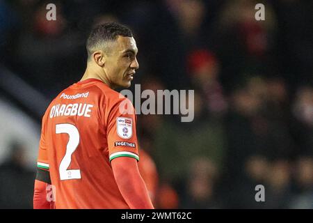 Walsall, Royaume-Uni. 27 février 2024. David Okagbue de Walsall lors du match EFL Sky Bet League 2 entre Walsall et Accrington Stanley au Banks's Stadium, Walsall, Angleterre, le 27 février 2024. Photo de Stuart Leggett. Utilisation éditoriale uniquement, licence requise pour une utilisation commerciale. Aucune utilisation dans les Paris, les jeux ou les publications d'un club/ligue/joueur. Crédit : UK Sports pics Ltd/Alamy Live News Banque D'Images