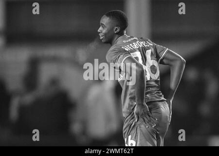 Walsall, Royaume-Uni. 27 février 2024. Emmanuel Adegboyega de Walsall lors du match EFL Sky Bet League 2 entre Walsall et Accrington Stanley au Banks's Stadium, Walsall, Angleterre, le 27 février 2024. Photo de Stuart Leggett. Utilisation éditoriale uniquement, licence requise pour une utilisation commerciale. Aucune utilisation dans les Paris, les jeux ou les publications d'un club/ligue/joueur. Crédit : UK Sports pics Ltd/Alamy Live News Banque D'Images