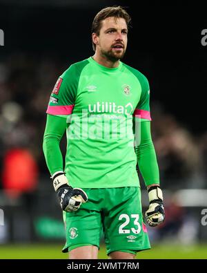 Luton, Royaume-Uni. 27 février 2024. Le gardien de but de Luton Town Tim Krul en action lors du match de 5e tour de la Luton Town FC contre Manchester City FC Emirates FA Cup à Kenilworth Road, Luton, Angleterre, Royaume-Uni le 27 février 2024 crédit : Every second Media/Alamy Live News Banque D'Images