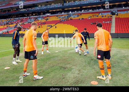 Brisbane, Australie. 23 février 2024. Les joueurs du Suncorp Stadium de Brisbane s'échauffent avant le match d'Isuzu Ute A League entre Brisbane Roar et Western United FC au Suncorp Stadium de Brisbane, Australie (Promediapix/SPP) crédit : SPP Sport Press photo. /Alamy Live News Banque D'Images