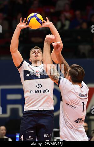 Monza, Italie. 27 février 2024. Maciej Stepien (Projekt Warszawa) en finale - Vero volley Monza vs Projekt Warszawa, match de la Coupe du défi de volleyball masculin à Monza, Italie, février 27 2024 crédit : Agence photo indépendante/Alamy Live News Banque D'Images