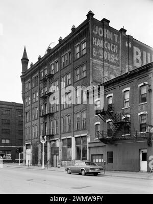 Vue sur Block of main Street, avec l'hôtel Bennett et Bishop's Block à droite au premier plan. Vue Nord-est - Dubuque bâtiments commerciaux et industriels, Dubuque Banque D'Images