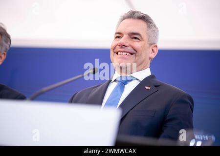 Wien, Österreich. 28. Février 2024. Pressefoyer nach Ministerrat der Österreichischen Bundesregierung im Parlament. Bild zeigt Bundeskanzler Karl Nehammer ÖVP. *** Vienne, Autriche 28 février 2024 foyer de la presse après le Conseil des ministres du gouvernement fédéral autrichien au Parlement des photos montrent le chancelier fédéral Karl Nehammer ÖVP Banque D'Images