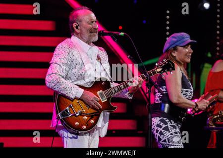 Colin Hay du groupe australien de rock et de pop latine Men at Work se produit pendant le Festival. Le Festival Viña del Mar est un spectacle musical de 6 jours, avec des artistes internationaux et cette année, il offrira un soutien aux personnes touchées par le méga-incendie qui a eu lieu au Chili. Le tout sera diffusé à 250 millions de personnes, que ce soit à la télévision ouverte ou en ligne. (Photo de Cristobal Basaure Araya/SOPA images/Sipa USA) crédit : Sipa USA/Alamy Live News Banque D'Images