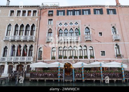 Palazzo Giustinian Pesaro et Palazzo Morosini-Sagredo sur canal Grande (Grand canal) à Cannaregio sestiere dans le centre historique de Venise, Vénétie, IT Banque D'Images