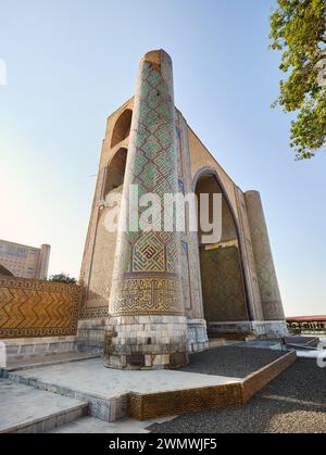 Ancien bâtiment historique de la mosquée Bibi Khanum à Samarcande, Ouzbékistan. Banque D'Images