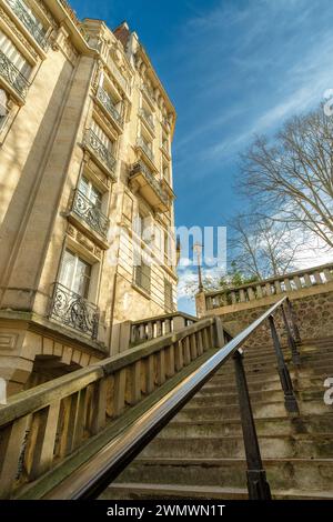 Étapes typiques dans le quartier pittoresque de Montmartre Paris France Banque D'Images