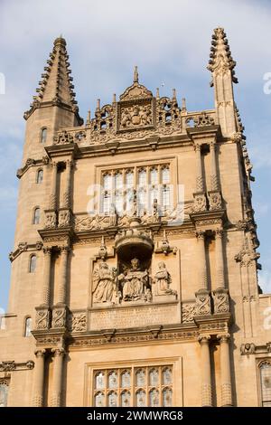Bodleian Library 'Tour des cinq ordres' à partir de la vieille école en quadrangle université d'Oxford, Oxford, Royaume-Uni. Banque D'Images