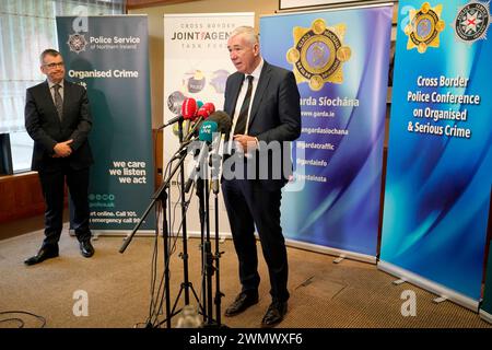 Jon Boutcher, le chef de police du PSNI, prend la parole lors de la conférence de police transfrontalière de 2024 sur le crime organisé et grave au Farnham Estate, Cavan, dans le comté de Cavan. Date de la photo : mercredi 28 février 2024. Banque D'Images