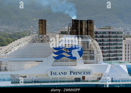 Puerto Vallarta, Mexique - 15 janvier 2024 : panneau sur les entonnoirs du bateau de croisière Island Princess, qui est exploité par la Princess Cruise Line. Banque D'Images