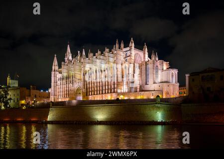 Palma, Espagne, illumine la cathédrale de Santa Maria de Palma (cathédrale de équipée Marie de Palma) ou connue sous le nom de la Seu, éditorial seulement. Banque D'Images