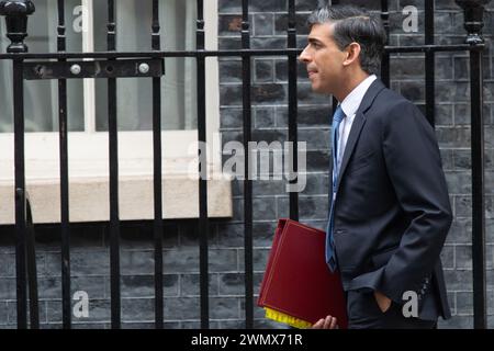 Londres, Royaume-Uni. 28 février 2024. Le premier ministre britannique Rishi Sunak part pour les PMQ à Downing Street. Crédit : Justin Ng/Alamy Live News. Banque D'Images