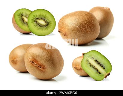 kiwi (actinidia arguta) sur fond blanc Banque D'Images