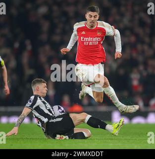 Londres, Royaume-Uni. 24 février 2024- Arsenal v Newcastle United- premier League - Emirates Stadium. Kai Havertz d'Arsenal est attaqué par Kieran Trippier. Crédit photo : Mark pain / Alamy Live News Banque D'Images