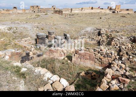 Colonnes du temple du feu zoroastrien, site archéologique d'Ani, Kars, Turquie Banque D'Images