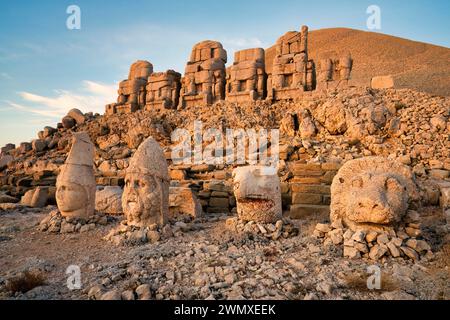 Sanctuaire du mont Nemrut, terrasse est, province d'Adiyaman, Turquie Banque D'Images