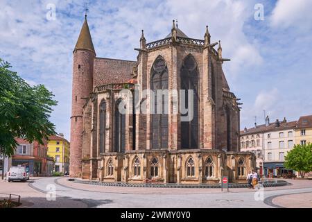 France, Vosges, Épinal, place de l'Atre, abside gothique de la basilique Saint Maurice et ses chapelles rayonnantes Banque D'Images