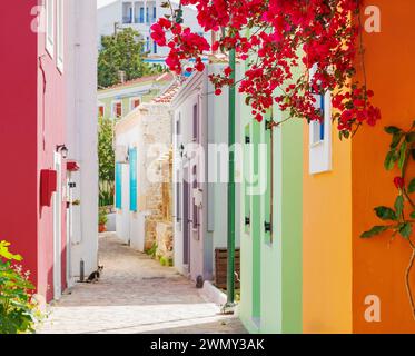 Grèce, Îles du Dodécanèse, Île de Halki, Rue de la vieille ville du village Emporio Banque D'Images