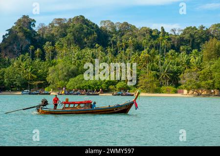 Thaïlande, province de Krabi, East Railay, bateau à longue queue, bateau à longue queue Banque D'Images