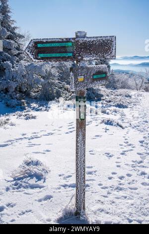 France, Loire (42), massif du Pilat, Parc naturel régional du Pilat, la Jasserie, randonnée Crêt de la chèvre, panneau Banque D'Images