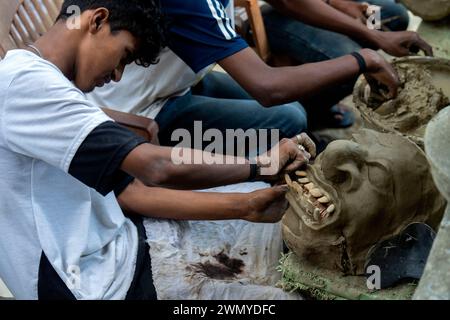 Inde, Assam, île de Majuli, masques et tissus de costumes Banque D'Images