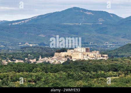 France, Drôme (26), Drôme provençale, Grignan, labellisés les plus beaux villages de France, le village avec le château où habitait Madame de Sévigné et la collégiale Saint-Sauveur où se trouve le tombeau de la marquise Banque D'Images