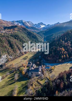 France, Hautes-Alpes, Crots, architecture romaine de l'abbaye notre-Dame de Boscodon du XIIème siècle (vue aérienne) Banque D'Images