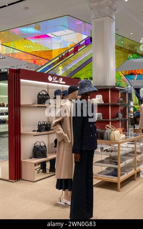 Saks Fifth Avenue Flagship Store main Floor, New York City, États-Unis 2024 Banque D'Images