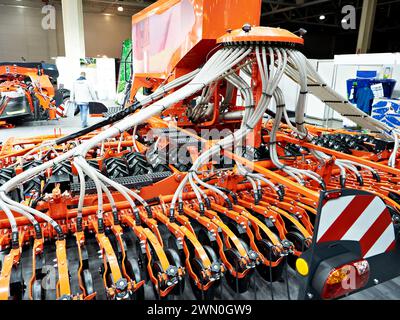 Semoir pneumatique pour machines agricoles à l'exposition Banque D'Images