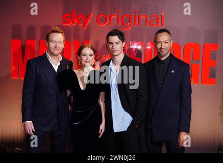 (De gauche à droite) Tony Curran, Julianne Moore, Nicholas Galitzine et Oliver Hermanu arrivent pour la première britannique de Mary et George de Sky original à Banqueting House à Whitehall, Londres. Date de la photo : mercredi 28 février 2024. Banque D'Images