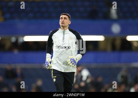 28 février 2024 ; Stamford Bridge, Chelsea, Londres, Angleterre : FA Cup Fifth Round Football, Chelsea contre Leeds United ; le gardien de but Djordje Petrovic de Chelsea se réchauffe avant le coup d'envoi. Banque D'Images