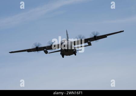 Un Ghostrider AC-130J de Hurlburt Field, en Floride, approche de la piste à la base aérienne MacDill, en Floride, le 27 février 2024. Photo de Joshua Hastings Banque D'Images